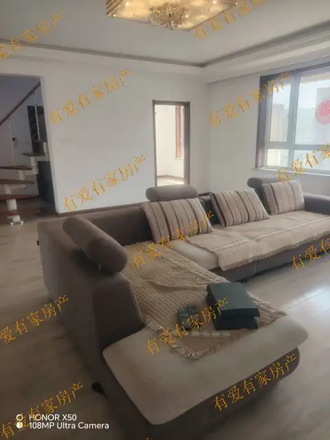4室2厅2卫 东方波尔多一期顶楼带阁楼
