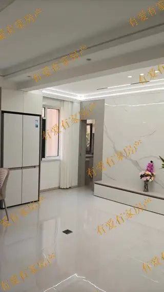 爱琴海三室一厅豪装好房，家电全齐一楼带院