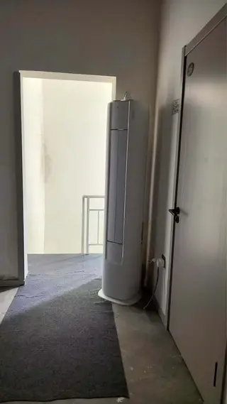 单间出租，包水电物业取暖，有空调