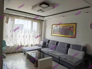 班车点附近三室