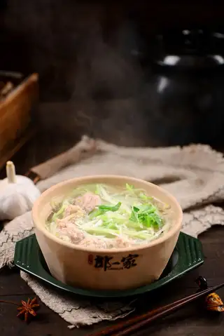 郎一家砂锅坛肉重庆小面
