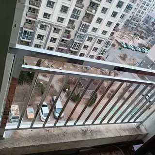 门窗制作维修 封闭阳台 断桥铝 金刚网纱窗 白钢护栏 换透气玻璃 封闭胶条  阳台窗台防水 出售断桥