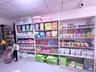 楼区新港假日裴裴优宠 承接宠物美容洗澡用品 。预约电话152****2228