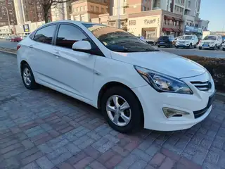 新到14年末 现代瑞纳，个人一手车，手动挡1.4排量，非常省油，外表内饰非常新，发动机变速底盘开着特