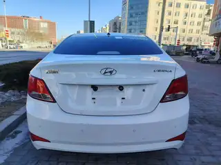 新到14年末 现代瑞纳，个人一手车，手动挡1.4排量，非常省油，外表内饰非常新，发动机变速底盘开着特