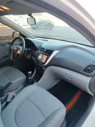 新到14年末 现代瑞纳，个人一手车，手动挡1.4排量，非常省油，外表内饰非常新，发动机变速底盘开着特