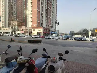 德仁 二手车，长期收售二手车，二手车贷款，代交保险，汽车电瓶搭电等业务 地址：长兴岛三堂街 明珠家园