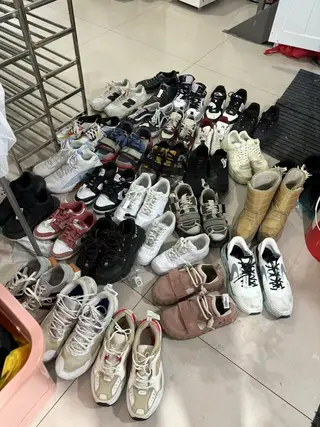 干洗店出兑，目前经营洗衣洗鞋，救治，修复一类。客源稳定。照顾孩子没有时间，所以打算转出去，。年租金3