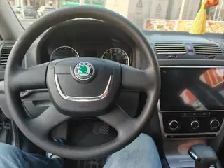 新到11年斯柯达明锐，自动挡1.6排量，非常省油，个人一手车，8万公里，发动机变速底盘超级好，小车开
