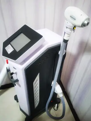 嫩肤脱毛仪360°，9层新，就用几次，价格美丽，有意者联系我，设备自提