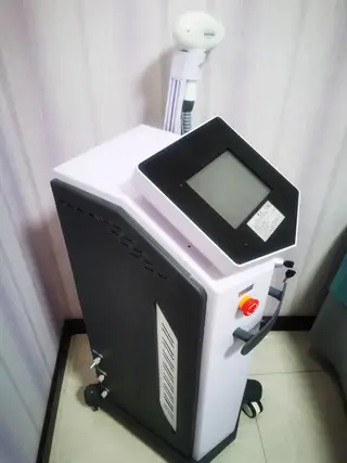 嫩肤脱毛仪360°，9层新，就用几次，价格美丽，有意者联系我，设备自提