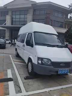 自用2015年末福特经典全顺高顶加长。，柴油国四2.8T五十铃发动机，一点毛病没有6座小型蓝牌价格不