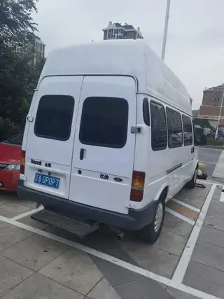 自用2015年末福特经典全顺高顶加长。，柴油国四2.8T五十铃发动机，一点毛病没有6座小型蓝牌价格不