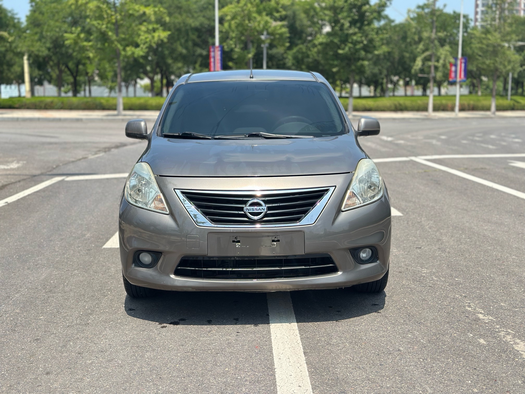 新到11年尼桑阳光，手动档1.5，个人一手车，保实表16万公里，车况精品，两件划痕喷漆，保险到10月