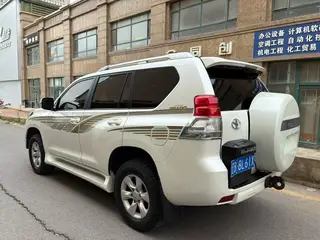 新到13年中东版七座丰田霸道2700，注意⚠️是中东版， 极品车况全车只有一处划痕补漆，外表内室特别