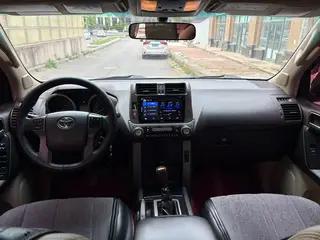新到13年中东版七座丰田霸道2700，注意⚠️是中东版， 极品车况全车只有一处划痕补漆，外表内室特别