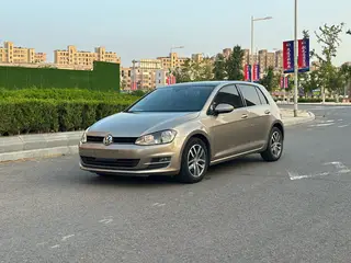 新到16年大众高尔夫，自动档1.4t，个人一手车，车况精品，两件划痕补漆，保实表14万公里，高配，带