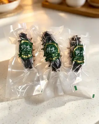 新鲜的海参，即食的食品。