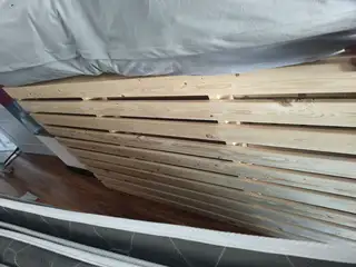 卖床垫子1.8*1.9米，可折叠，比较新，厚10厘米，榻榻米床板，实木的直接铺在地上，把床垫子放上去