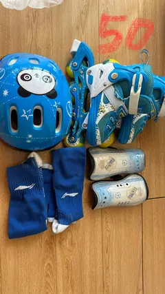 品牌轮滑鞋八九成新，买的时候好几百的，孩子几乎没怎么玩就小了，便宜卖30一双，都是成套的护具，谁买谁