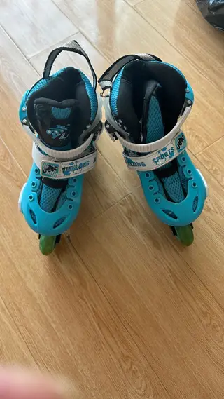 品牌轮滑鞋八九成新，买的时候好几百的，孩子几乎没怎么玩就小了，便宜卖30一双，都是成套的护具，谁买谁