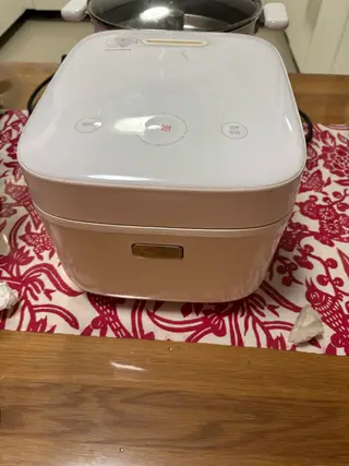 柏翠面包机，自己做的面包最放心，没有香精和铝制泡打粉才是健康的。当和面机和发酵用也很好用。电饭锅、火