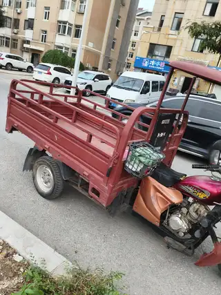 卖福田雷沃150三轮车，一切都好用，价格1500元，有旧车可兑换，有意者联系电话，非诚勿扰