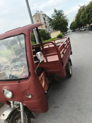 卖福田雷沃150三轮车，一切都好用，价格1500元，有旧车可兑换，有意者联系电话，非诚勿扰