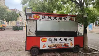 展示柜，冷冻柜， 小吃车1台直接能开走 8成新 价格可商量