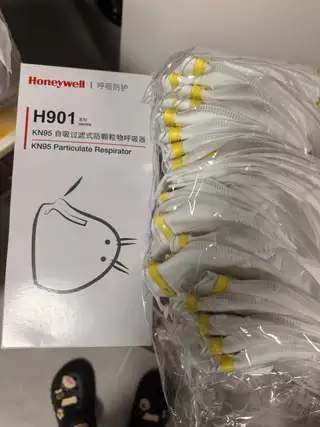 工业kn95口罩 耳戴式 一共五盒 一盒30 五盒一起100 两个没有盒 介意勿扰
