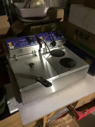 闲置物品 需要联系 雕刻机 曲线锯 打磨机 板材钻孔器 制冰机 糖果机 炸锅 直角工具夹