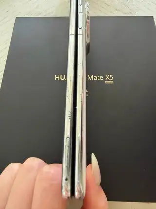 出售华为Mate X5折叠屏，羽砂白，12+256G，国行，HarmonyOS 4.2，电池健康82