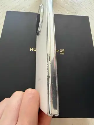出售华为Mate X5折叠屏，羽砂白，12+256G，国行，HarmonyOS 4.2，电池健康82