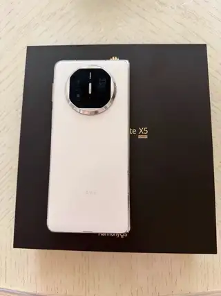 出售华为Mate X5折叠屏，羽砂白，12+256G，国行，HarmonyOS 4.2，电池健康82