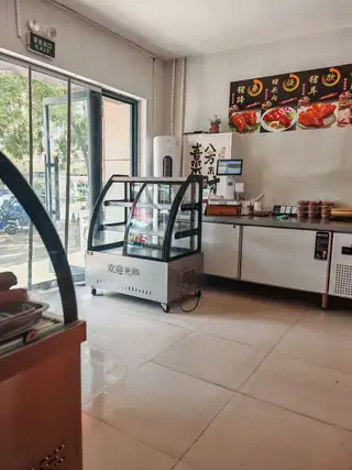 出售三层一米全铜管冷藏柜，不锈钢架，有京东购买记录，刚用不到两个月，因换柜用不上了，地址，三堂翠岛三