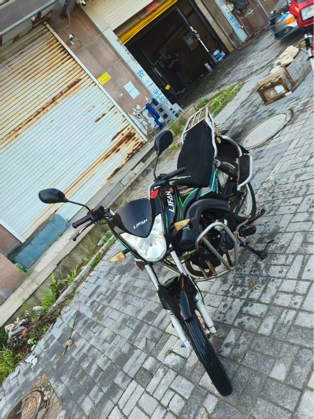 卖力帆125摩托车，前后新胎，一切全好用