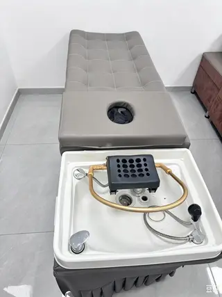 洗头床99成新；价格可议