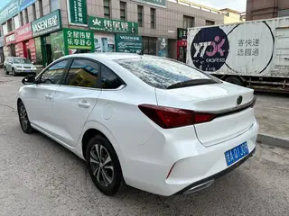 新到21年新款长安逸动PLUS，极品车况，全车只有三处划痕补漆，时表6万公里，手动挡1.6排量开着特