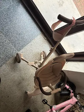 婴儿车