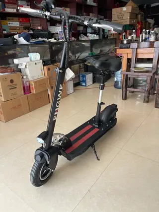 媳妇上下班骑的 电动滑板车，骑了216公里 一直吃灰 黑红配色，带座椅，真空轮胎，抓地力好，骑着稳3