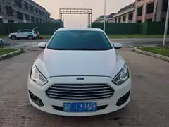 新到18年福特福睿斯，个人一手车，白车黑内，实表10万公里，车况良好，少量划痕喷漆，外表内饰嘎嘎新，