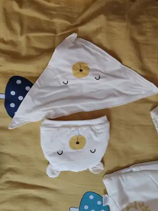 宝宝衣服套盒，品牌的。一次没穿，买的时候三百多，现在低价处理，三堂上门自取！