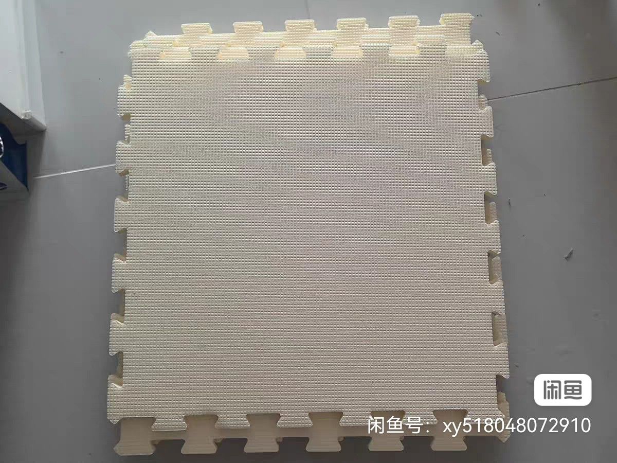 拼接爬爬垫一共十四整片，还有一片割开了，全部拿走，50块钱