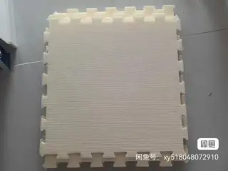 拼接爬爬垫一共十四整片，还有一片割开了，全部拿走，50块钱