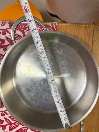 双立人炖锅炒锅、不锈钢双星煎饼锅、北鼎煎锅烤肉锅，尺寸见图。分别是100元，80元，80元。需要的联