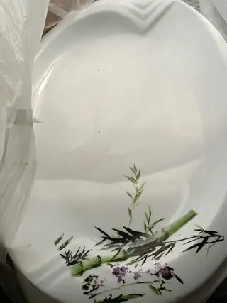 出售一套桌椅，洗衣机，屏风，学习桌等物品，需要的话可以打电话咨询价格