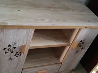 出售一套桌椅，洗衣机，屏风，学习桌等物品，需要的话可以打电话咨询价格
