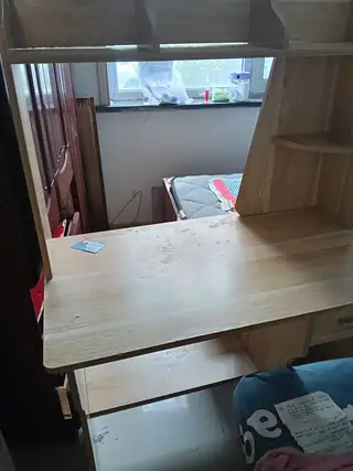 出售一套桌椅，洗衣机，屏风，学习桌等物品，需要的话可以打电话咨询价格