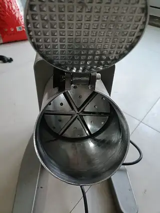 出售一台尼康相机日本尼康，一台倒车影像，两台豆浆机，一台破冰机有用的上🉐电话联系151****466