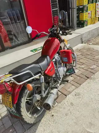 出售一辆凌肯125摩托车，车况极品外表没有整备，所有开关好用，电启动一点就着，因工作离职出售